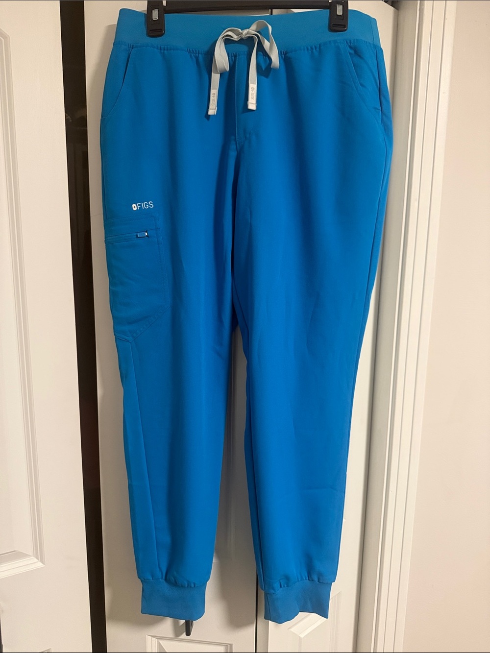 FIGS Women’s jogger scrub pants